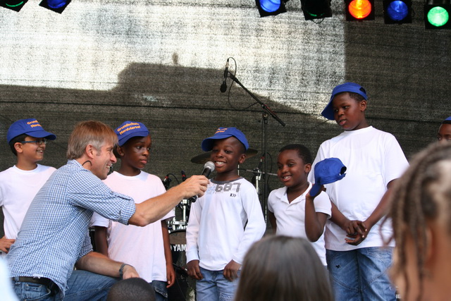 gal/2010/2010 Saitentwist Essen Original Moderation und Kinderbuehne 11.09/2010 Saitentwist 11.09. Moderation Essen Original HIrschlandplat 123.jpg